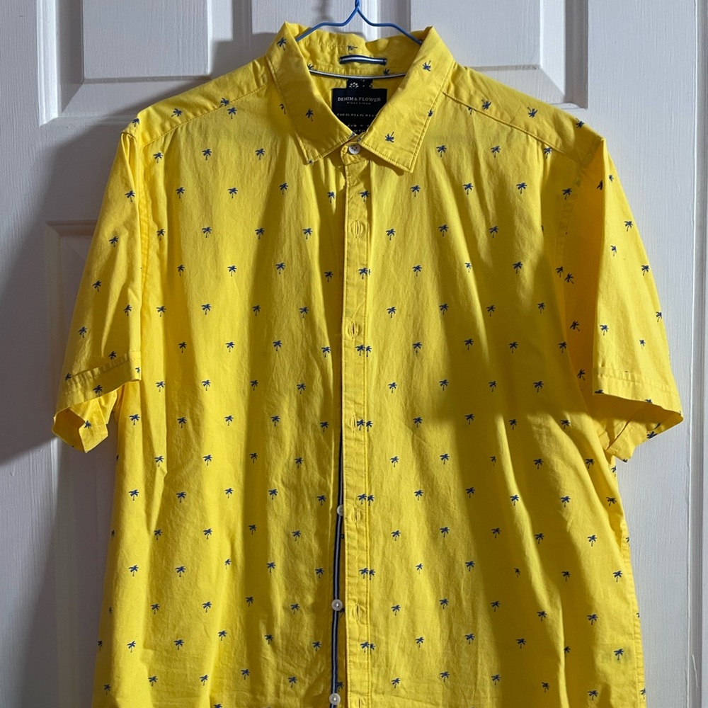 Men's X Large (XL) Denim and Flower Yellow Casual palm print button down shirt.